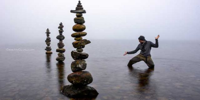 Escultura de piedras en equilibrio de Michael Grab