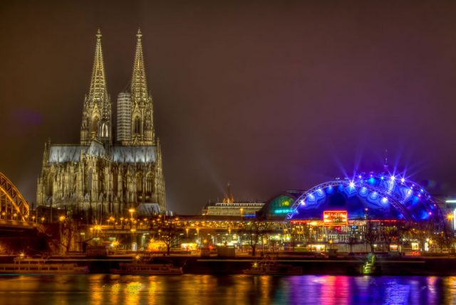 catedral-de-colonia-en-la-noche