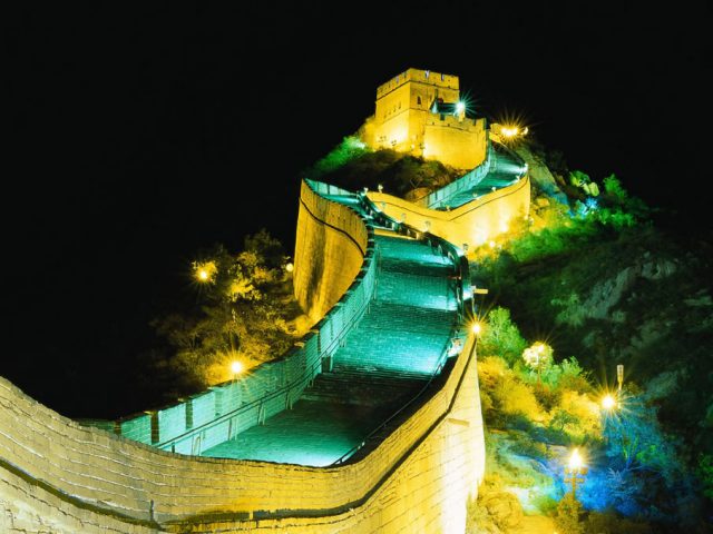 muralla-china-en-la-noche