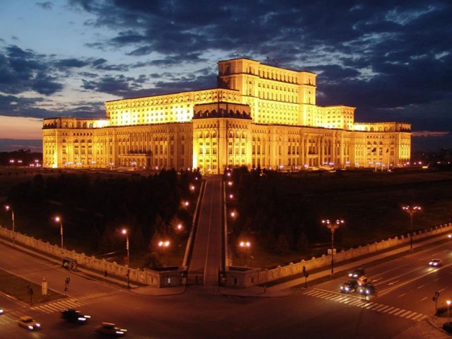 palacio-del-parlamento-en-bucarest