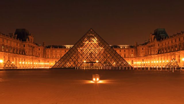 paris-piramide-del-louvre