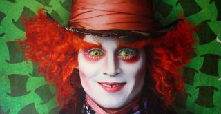 Johnny Depp como el Sombrerero Loco en la película de Tim Burton